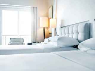  1540230030-04-hotel-decorating-white-sheets.jpg