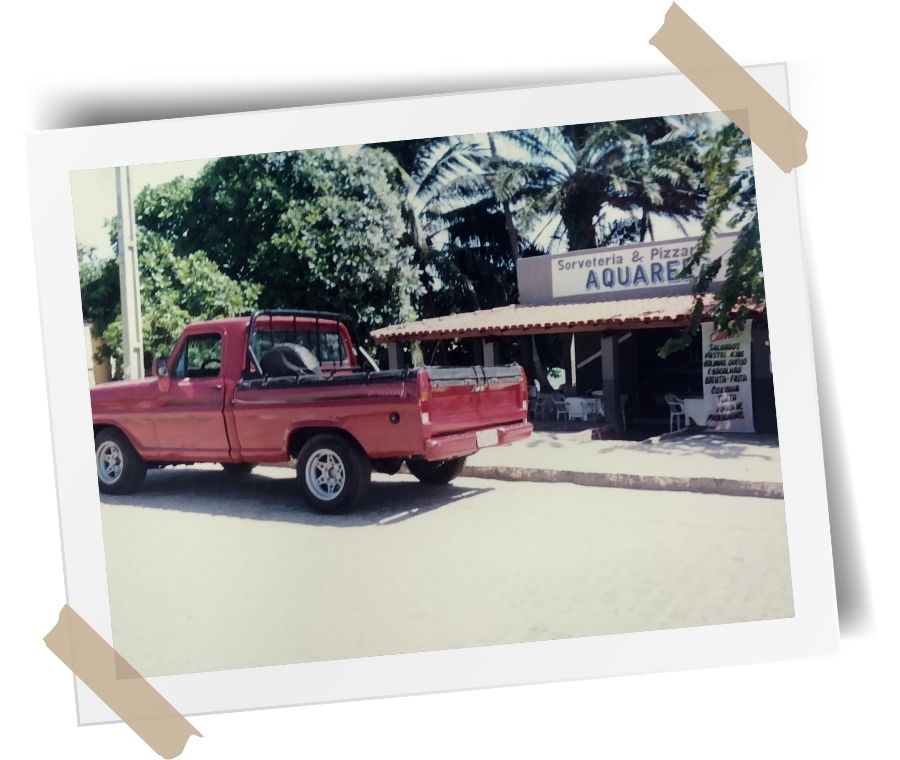 Foto a antiga sorveteria e pizzaria Aquarela, com calçamento