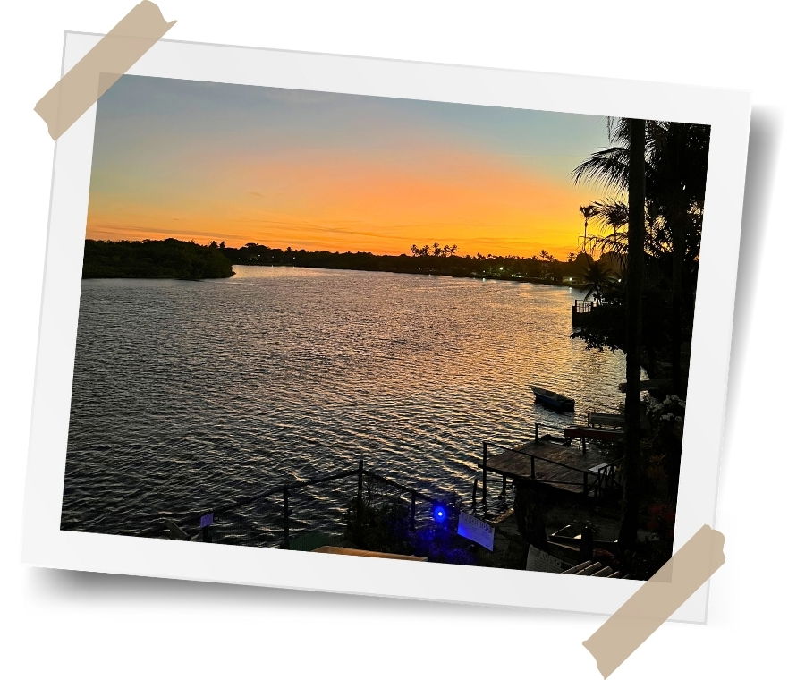 Foto da vista do Por do Sol, em frente ao rio na pousada Aquarela