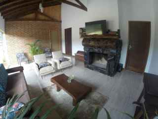  1607463916-pousada-rural-em-urubici-suite-sala.jpg