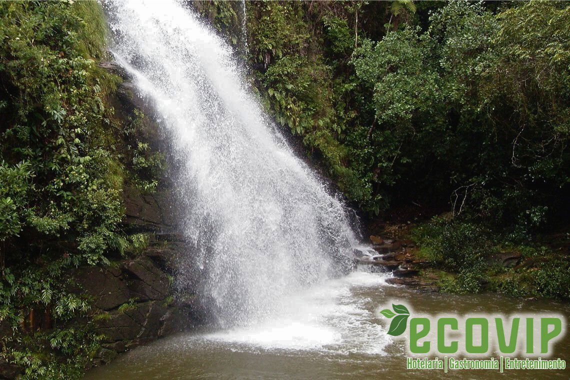 Cachoeira da Caverna na Serra do Cipó